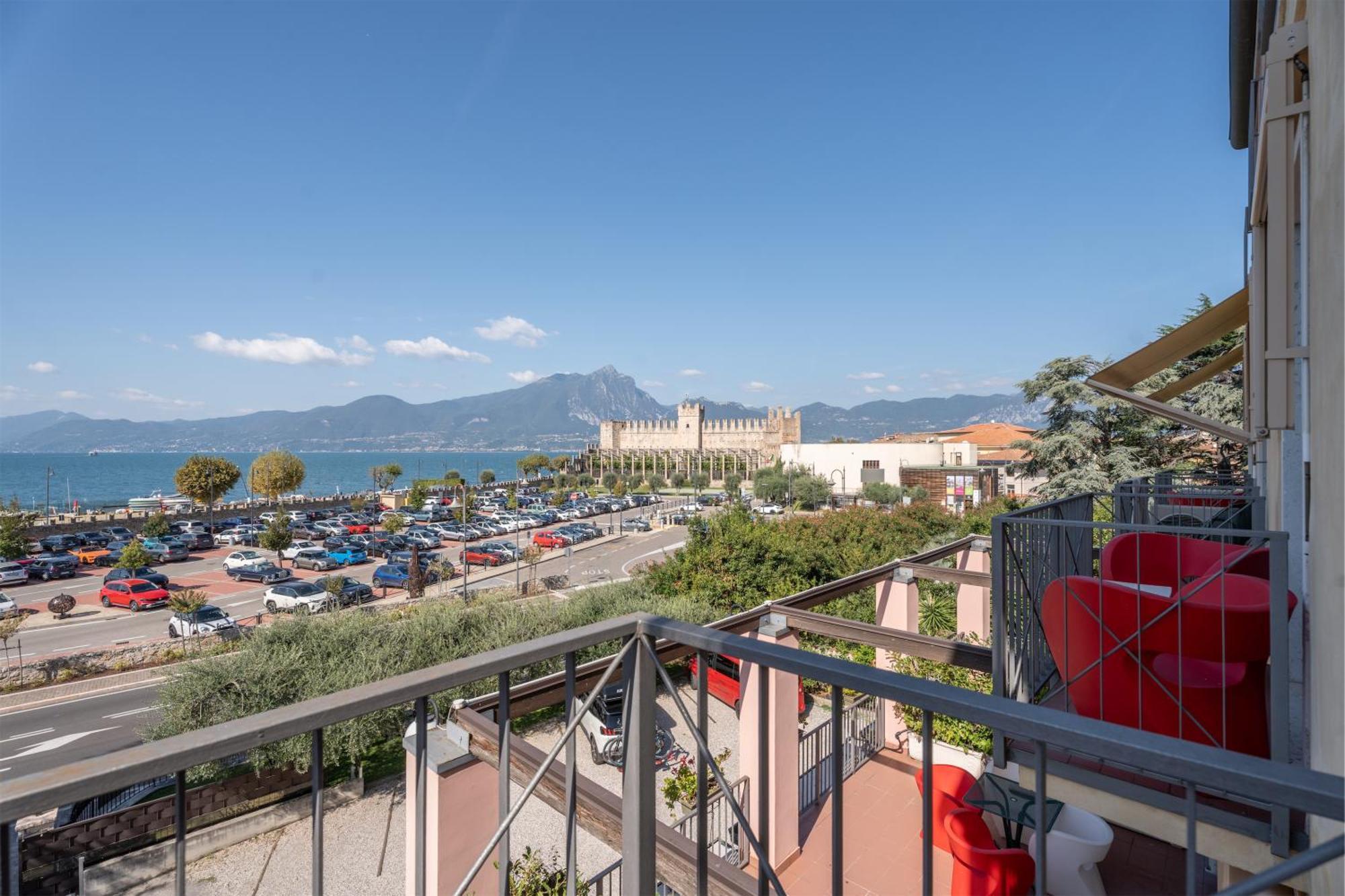 Hotel Al Castello Torri Del Benaco Exteriör bild