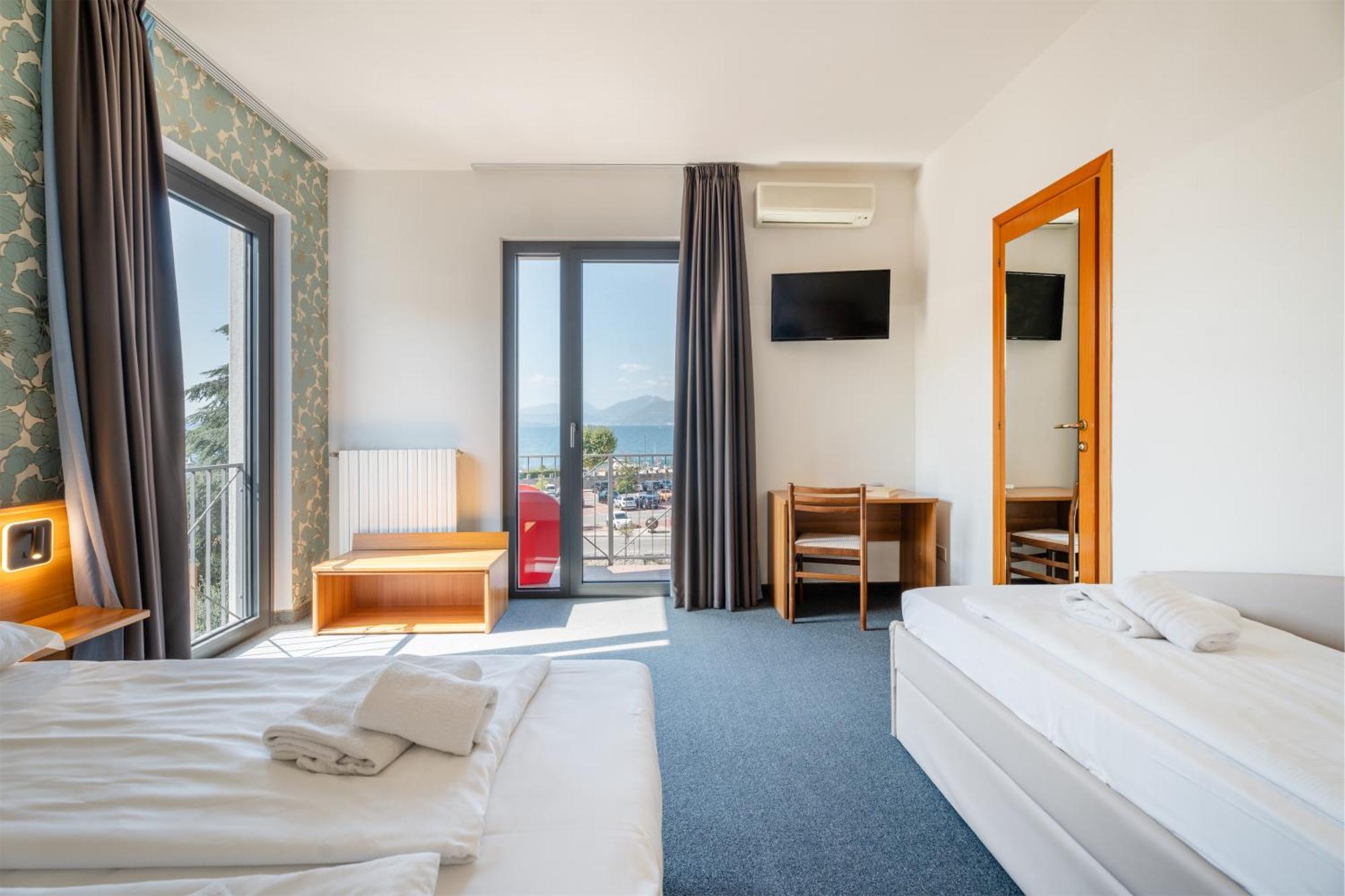 Hotel Al Castello Torri Del Benaco Exteriör bild