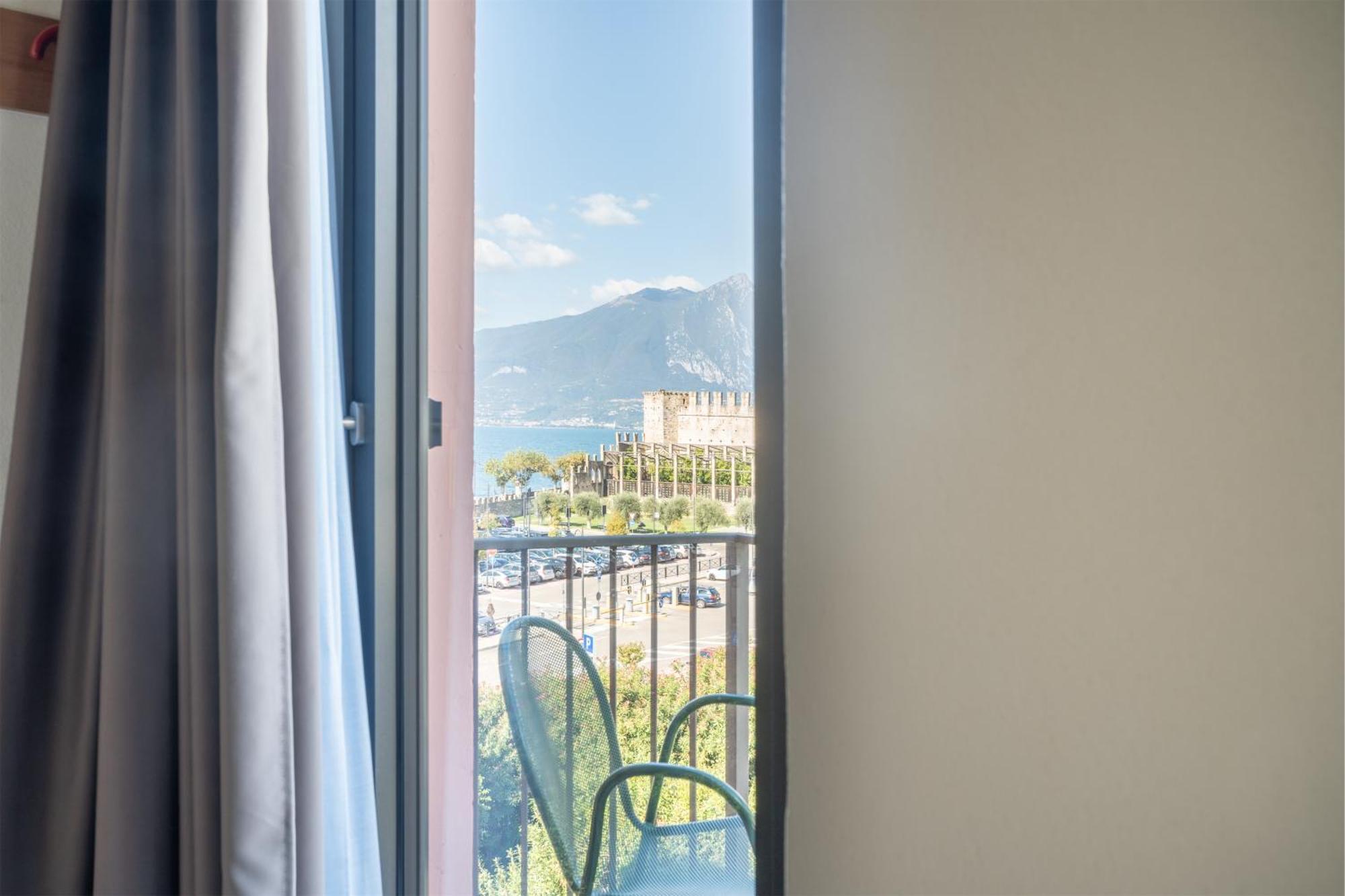 Hotel Al Castello Torri Del Benaco Exteriör bild