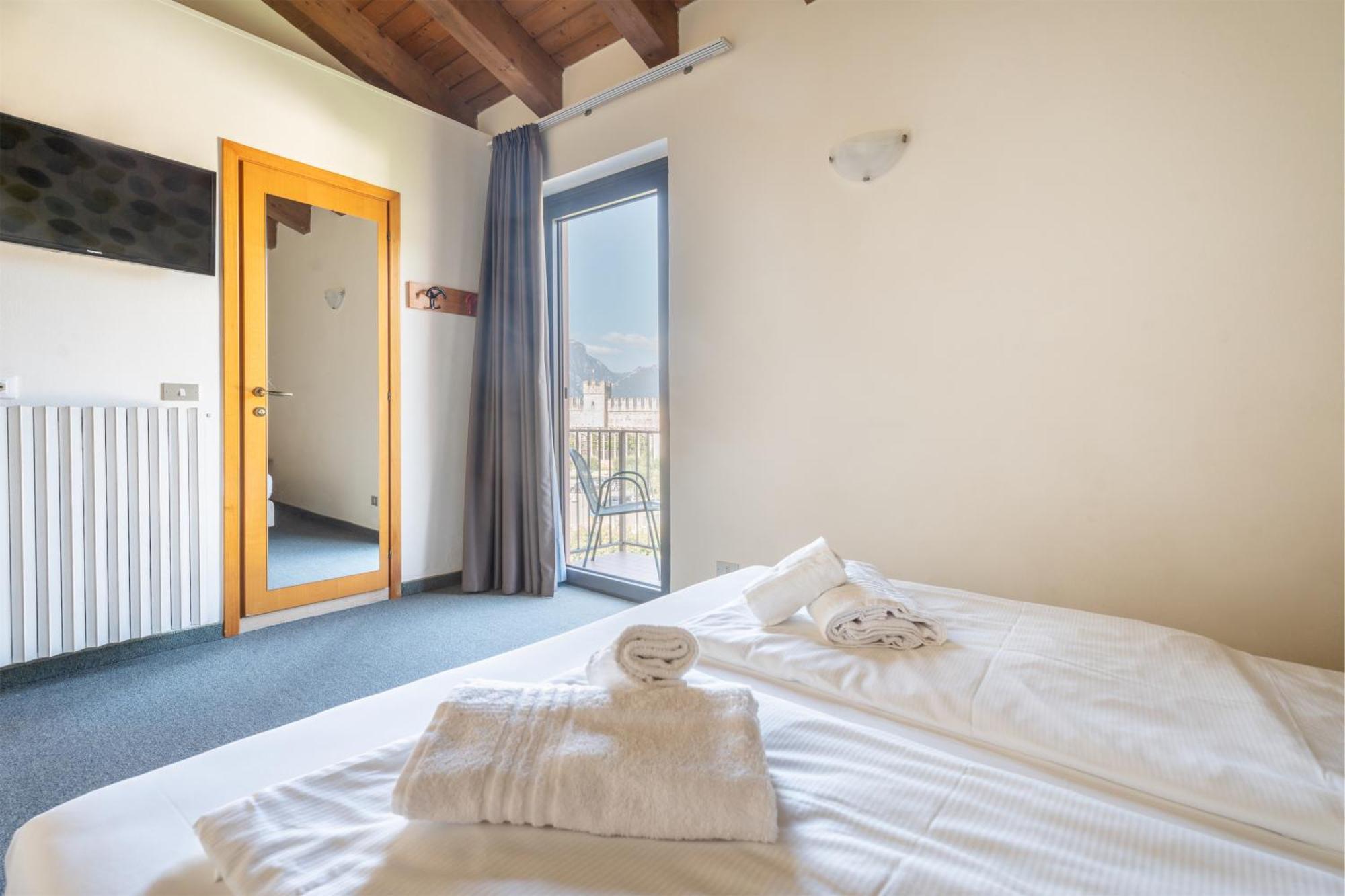 Hotel Al Castello Torri Del Benaco Exteriör bild